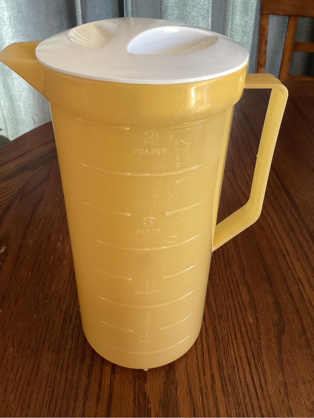 VTG Federal Housewares Pitcher Yellow Plastic 2 Qt White Lid 1970’s Made in USA